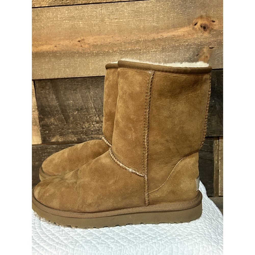 UGG Australia Women's Classic Short 5825 Beige Boots - Size 7